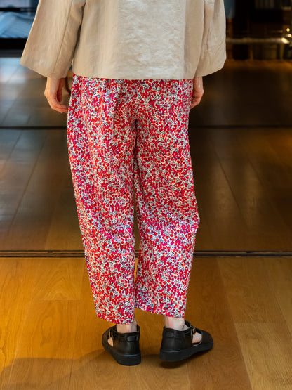 【CHECK&STRIPE(チェック&ストライプ)】シンプルテーパードパンツ　リバティプリント （ウィルトシャー タナローン）