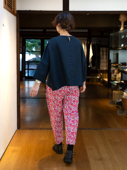 【CHECK&STRIPE(チェック&ストライプ)】シンプルテーパードパンツ　リバティプリント （ウィルトシャー タナローン）