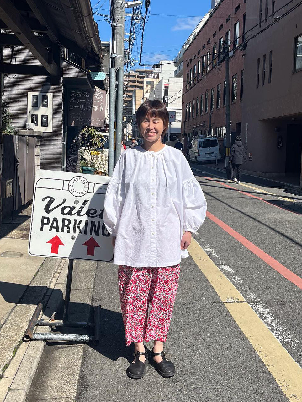 【CHECK&STRIPE(チェック&ストライプ)】シンプルテーパードパンツ　リバティプリント （ウィルトシャー タナローン）