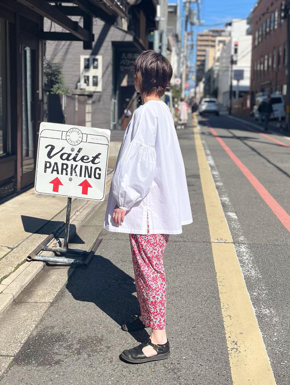 【CHECK&STRIPE(チェック&ストライプ)】シンプルテーパードパンツ　リバティプリント （ウィルトシャー タナローン）