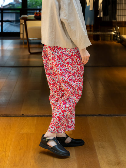 【CHECK&STRIPE(チェック&ストライプ)】シンプルテーパードパンツ　リバティプリント （ウィルトシャー タナローン）