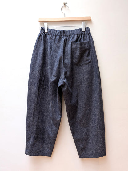 【CHECK&STRIPE(チェック&ストライプ)】シンプルテーパードパンツ　ハーフリネンデニム