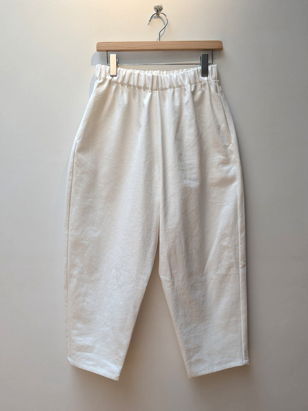 【CHECK&STRIPE(チェック&ストライプ)】シンプルテーパードパンツ　ハーフリネンツイル