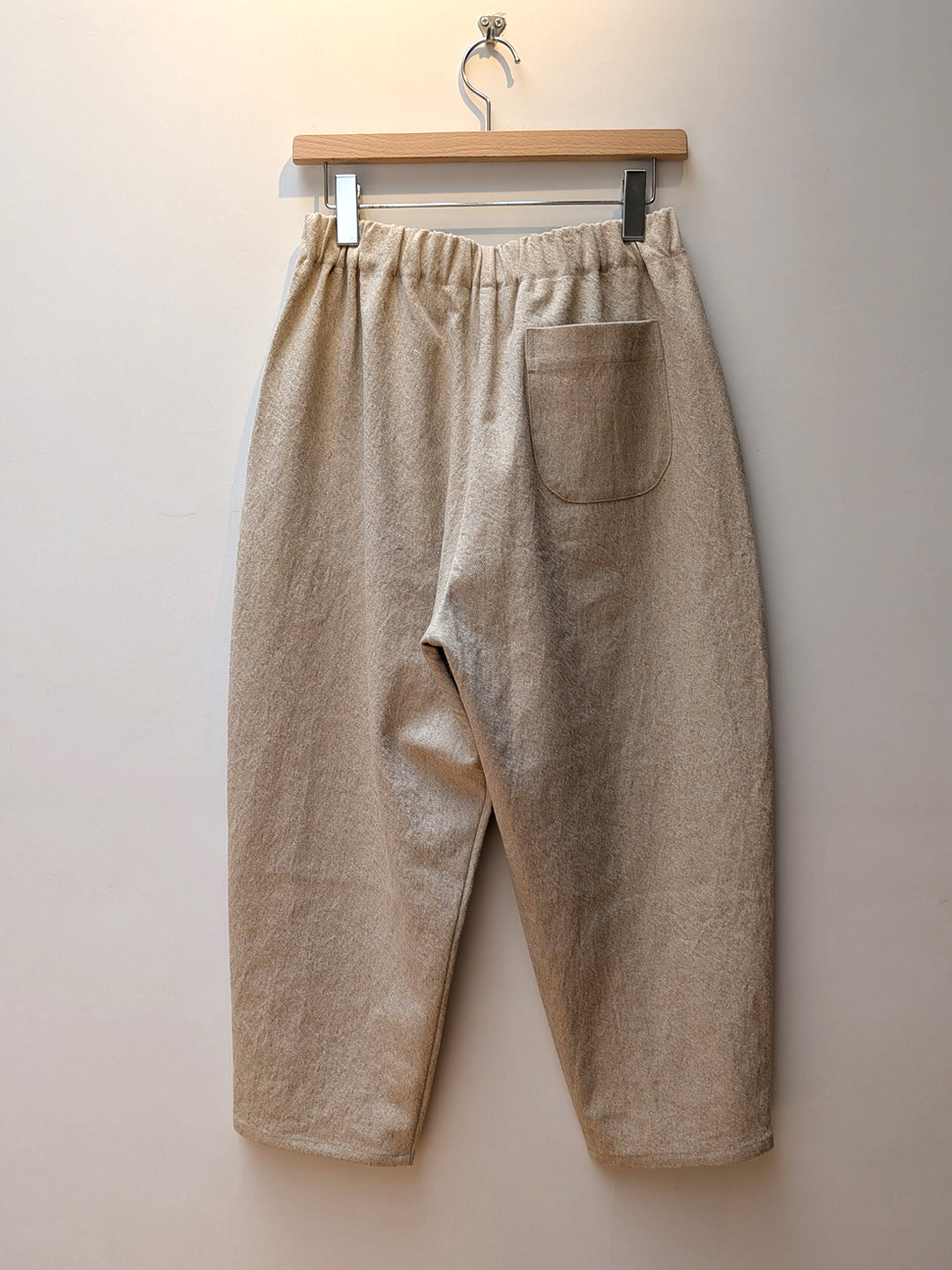 【CHECK&STRIPE(チェック&ストライプ)】シンプルテーパードパンツ　ハーフリネンツイル