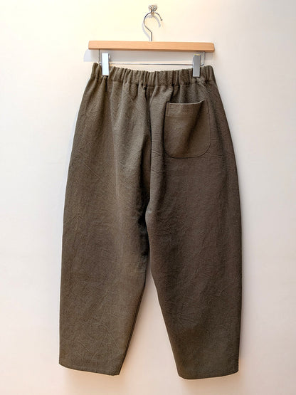 【CHECK&STRIPE(チェック&ストライプ)】シンプルテーパードパンツ　ハーフリネンツイル