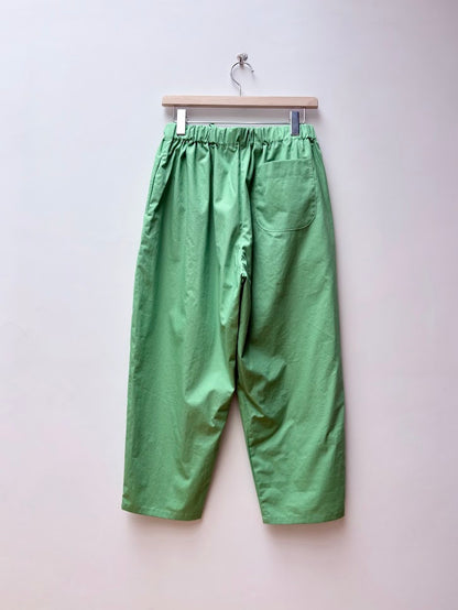 【CHECK&STRIPE(チェック&ストライプ)】シンプルテーパードパンツ　海のブロード