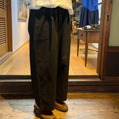 【homspun (ホームスパン) 】バルキーシーチング　厚手ギャザーパンツ